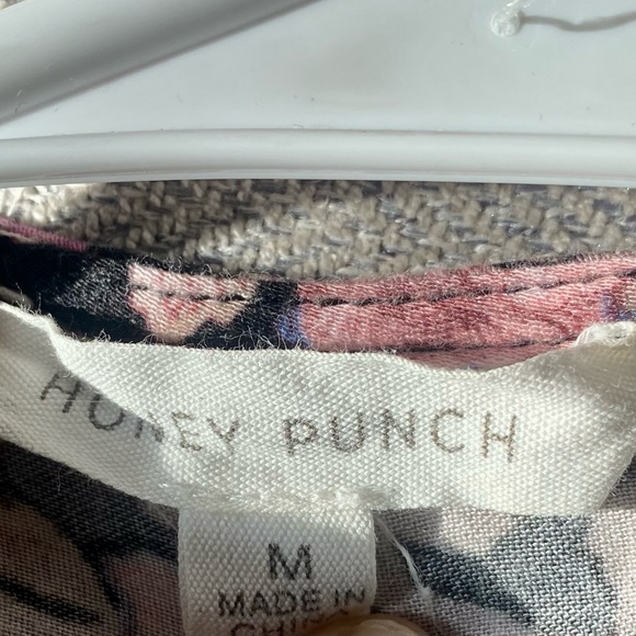 HONEY PUNCH Black & pink floral long sleeve romper W/v neckline, sz M - Picture 15 of 16